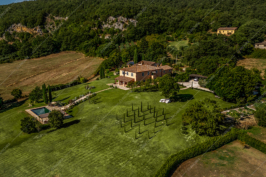 Esterni dell'agriturismo Tevere, location in stile country a Siena