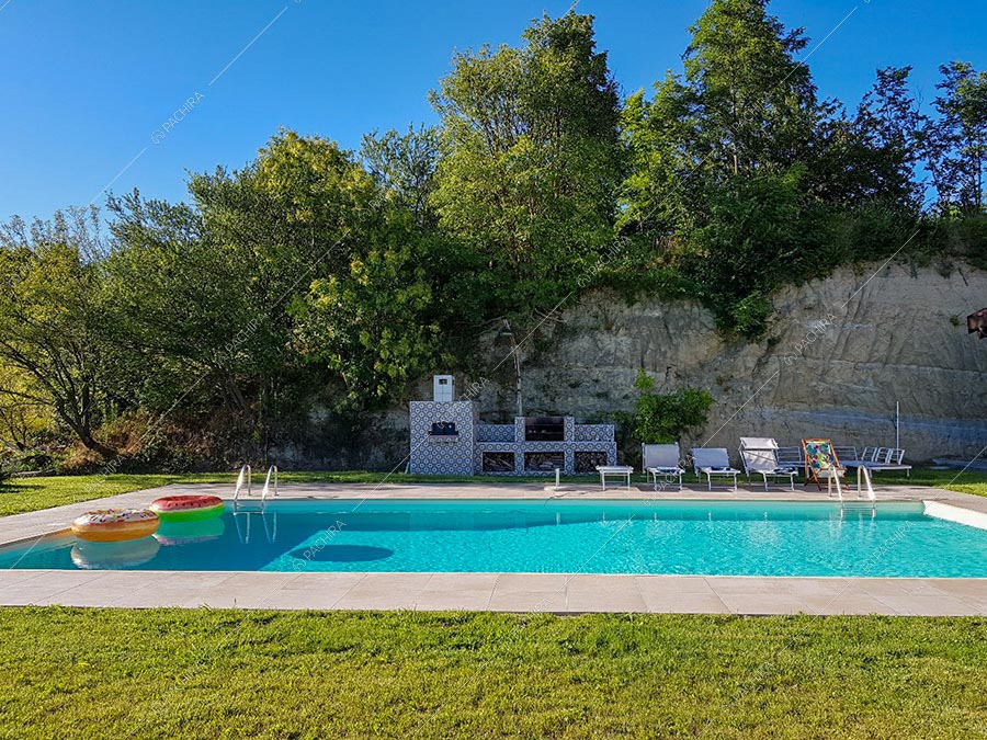 Piscina della villa Baffin, location in stile moderno ad Alessandria