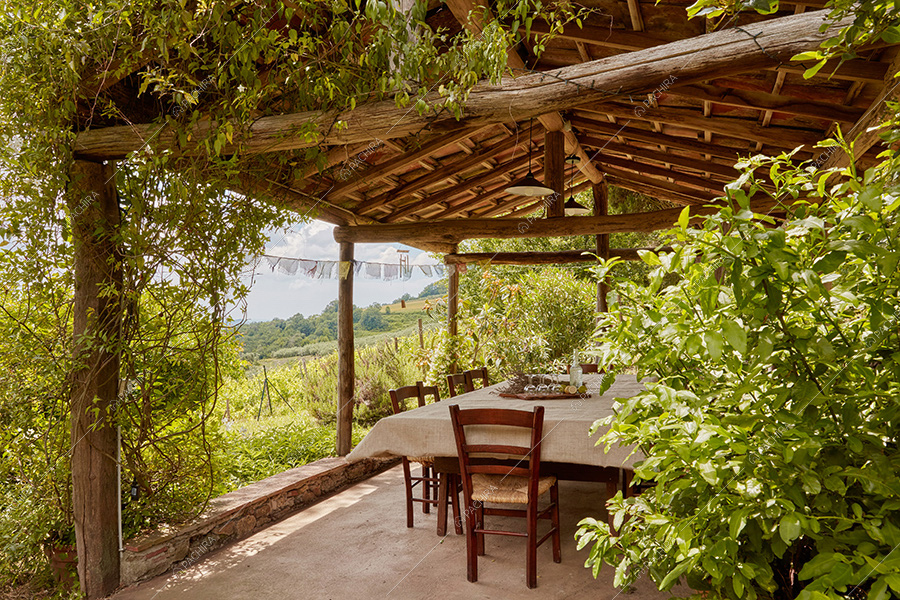 Veranda della masseria Mincio, location in stile rustico a Lucca