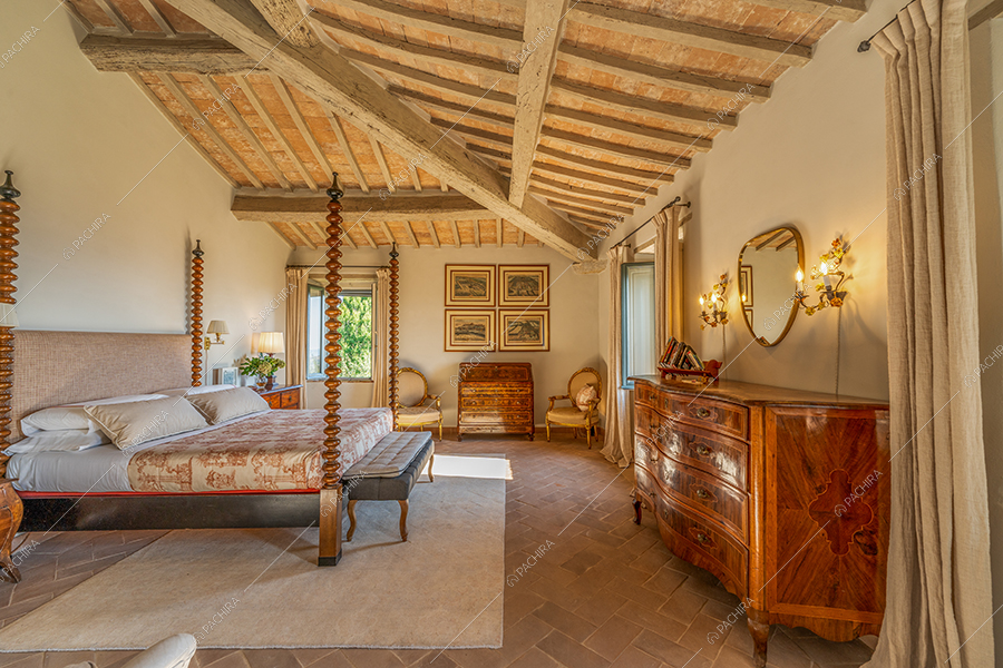 Camera da letto dell'agriturismo Tevere, location in stile country a Siena