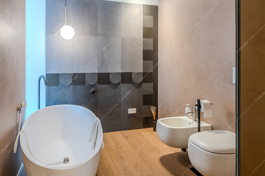 Bagno del loft Calluna, location in stile contemporaneo a Milano