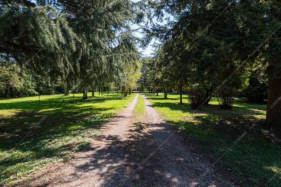 Vialetto della villa Realgar, location in stile country a Milano