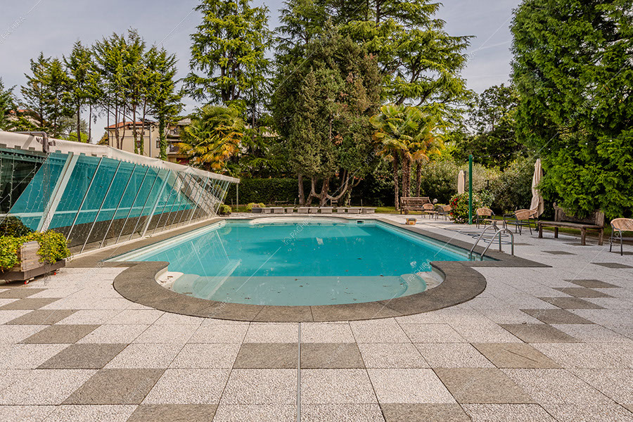 Piscina della villa Lentisco, location in stile classico a Varese