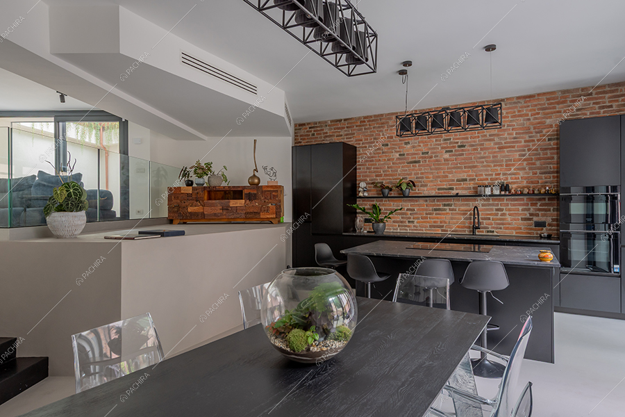 Cucina a isola del loft Ob, location in stile moderno a Milano
