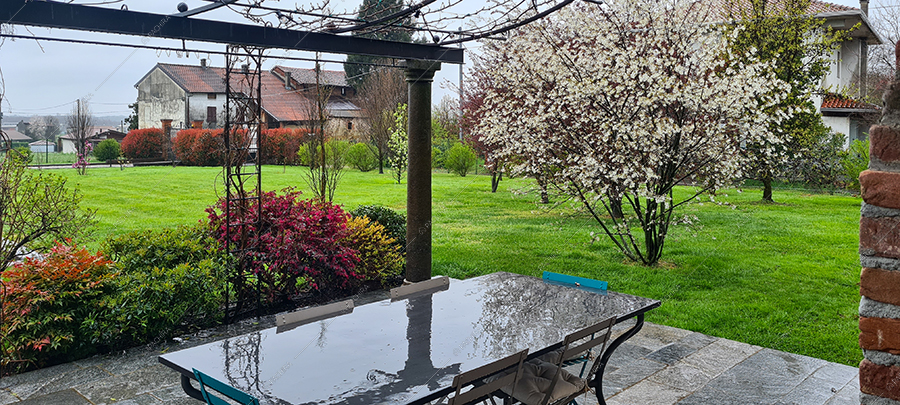 Patio della villa Jaspis, location in stile moderno a Novara