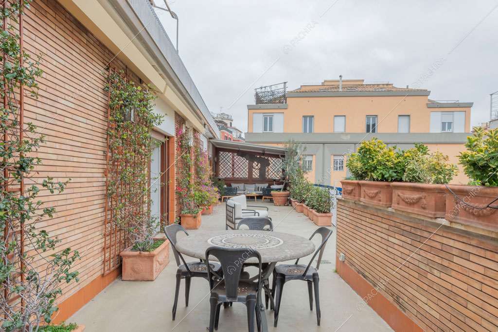 Terrazza dell'appartamento Mizuna, location in stile contemporaneo a Roma