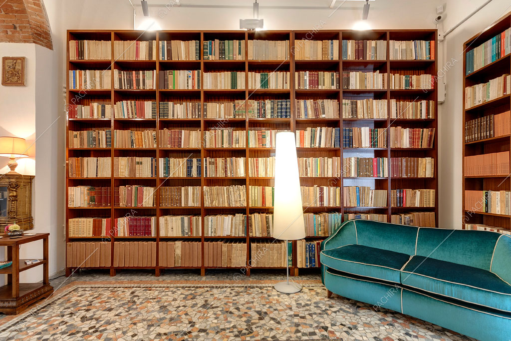 Pavimento in marmo nella biblioteca dell'espositivo Agarico, location in stile contemporaneo a Firenze