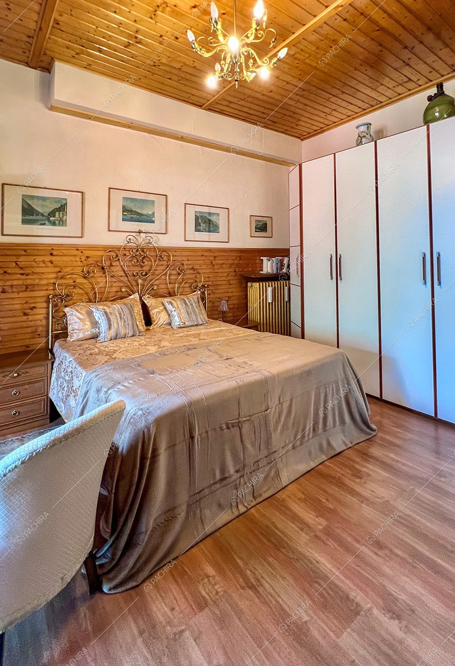 Camera da letto della villa Actina, location in stile rustico a Como