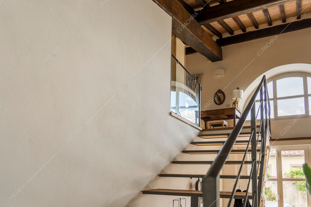 Scale della villa Variscite, location in stile moderno a Firenze