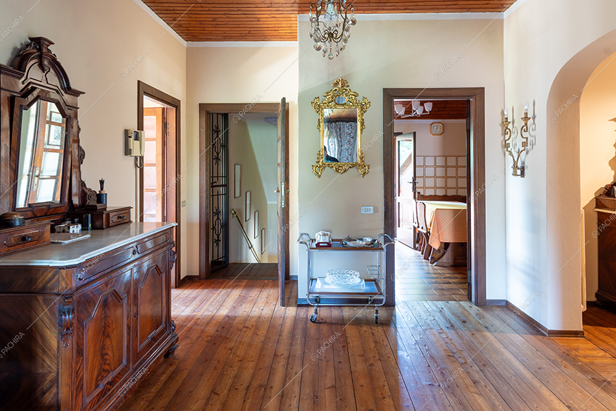 Atrio della villa Realgar, location in stile country a Milano