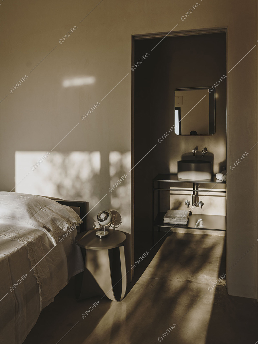 Camera da letto della villa in stile contemporaneo Kara, location per shooting a Brindisi