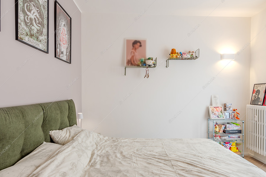Camera da letto dell'appartamento moderno Vecia, location per shooting a Monza