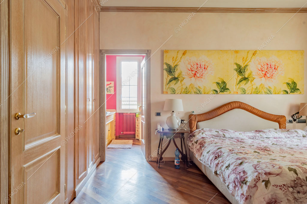 Camera da letto della villa Ararat, location in stile classico a Milano