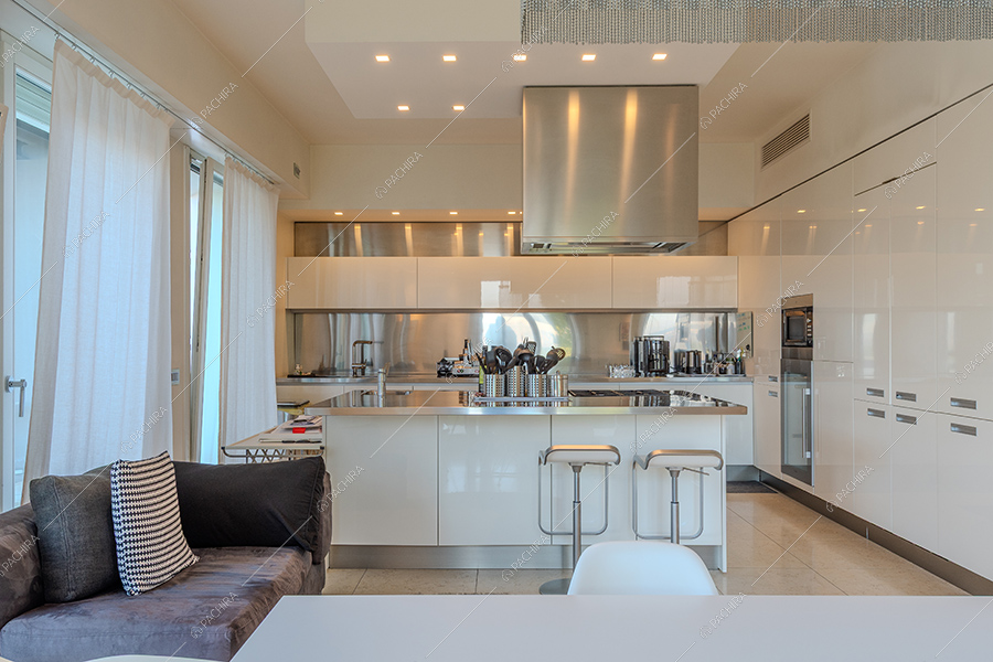 Cucina della villa Iride, location in stile moderno a Monza