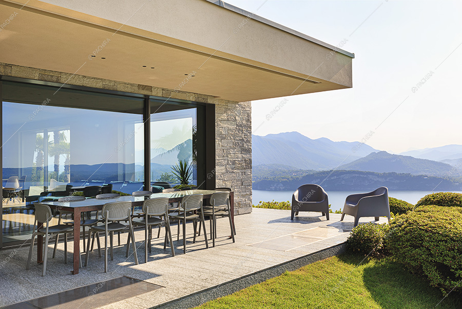 Vista sul lago dalla villa moderna Cleome, location per shooting a Verbania