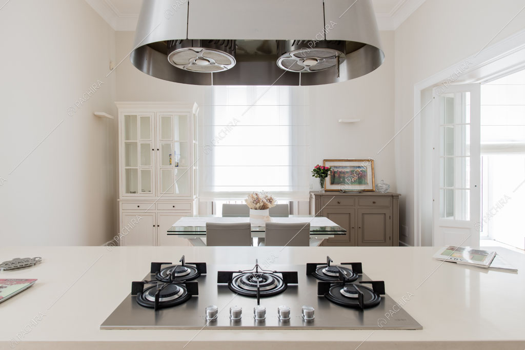 Cucina dell'appartamento Han, location in stile contemporaneo a Napoli
