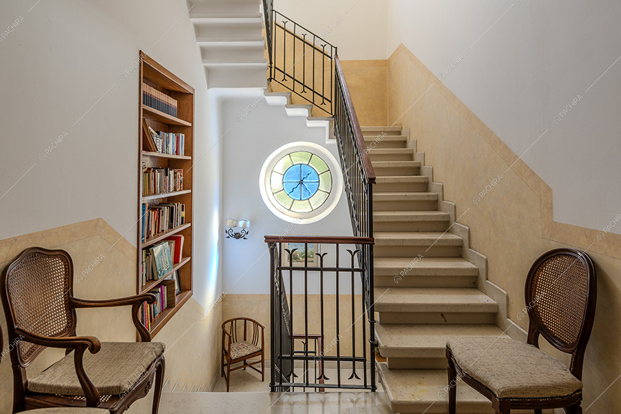 Scale della villa Rainier, location in stile liberty a Milano