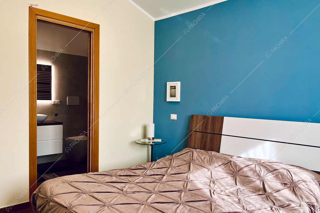 Camera da letto della villa Altun, location in stile contemporaneo a Roma
