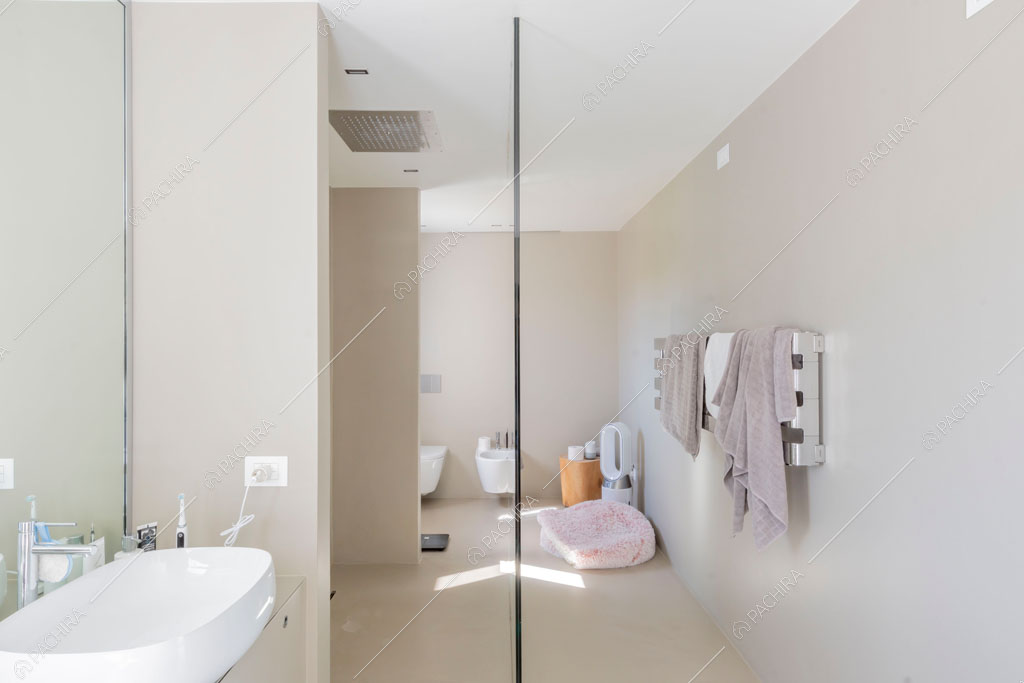 Bagno della villa Columbia, location in stile moderno a Como