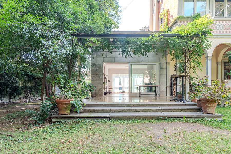 Veranda della villa Rainier, location in stile liberty a Milano