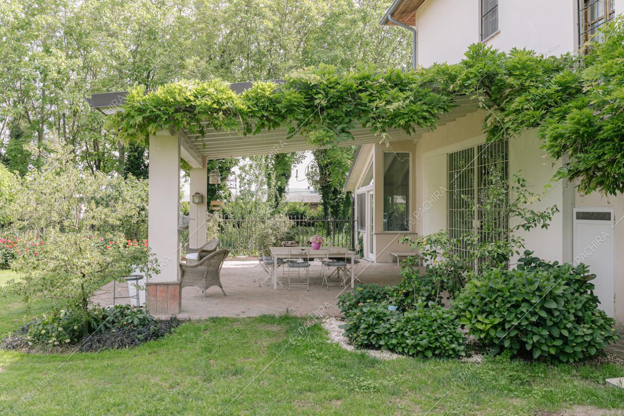 Veranda con edera della villa
