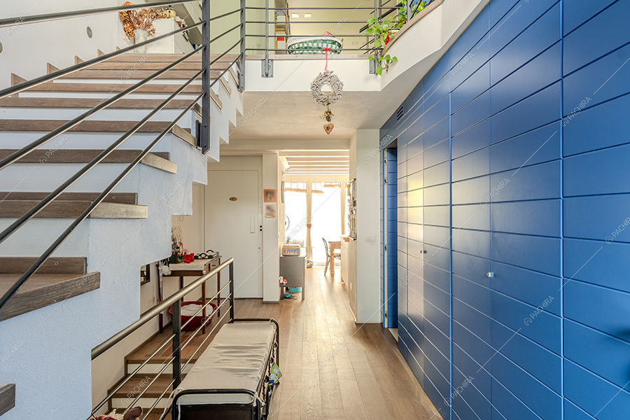Scale della villa Malachite, location in stile moderno a Milano