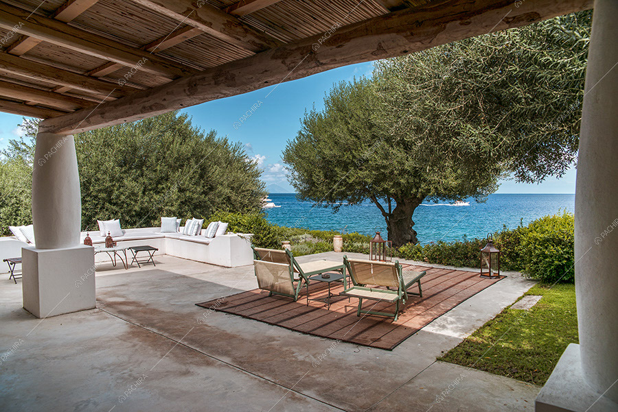 Terrazza della villa Toyon, location in stile classico a Messina
