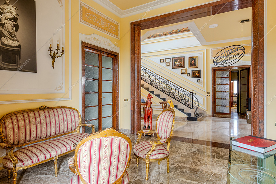 Salotto della villa Lentisco, location in stile classico a Varese