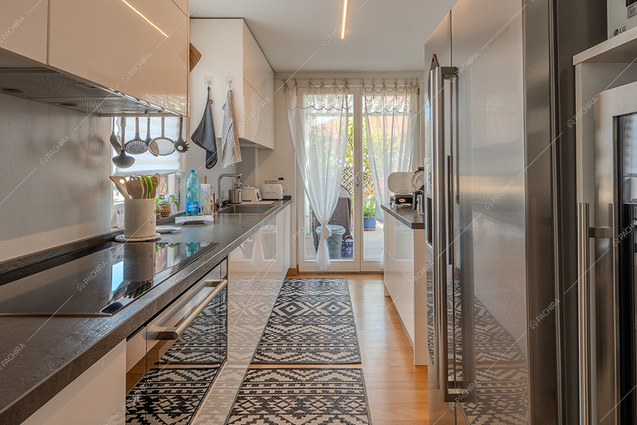 Cucina dell'appartamento Vardar, location in stile classico a Milano