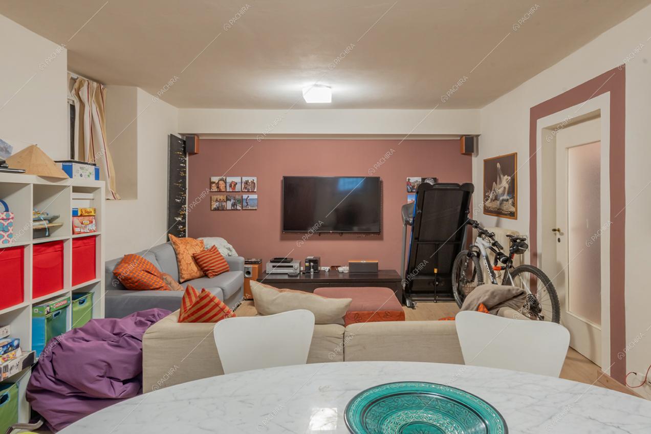 Zona living della villa Corallo, location in stile liberty a Milano