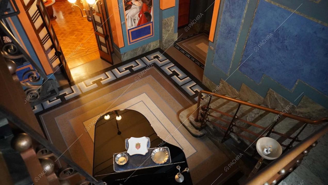Atrio della villa Adamite, location in stile classico a Savona