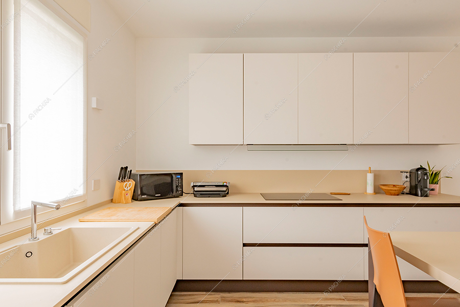 Cucina della villa Morava, location in stile moderno a Milano