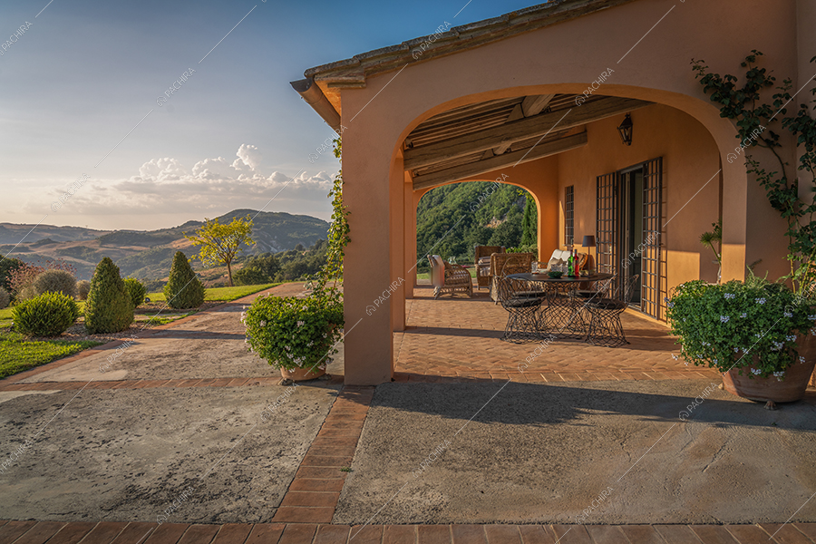 Esterni dell'agriturismo Tevere, location in stile country a Siena