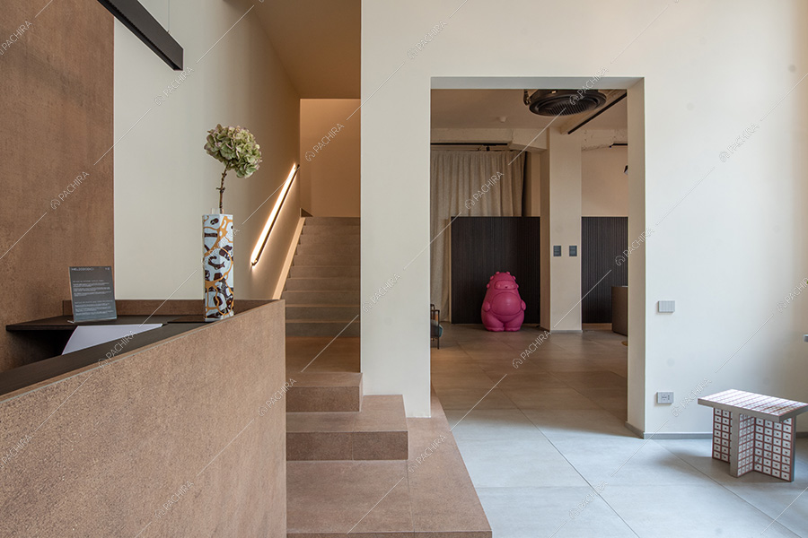Reception dell'espositivo Tipuana, location in stile contemporaneo a Milano
