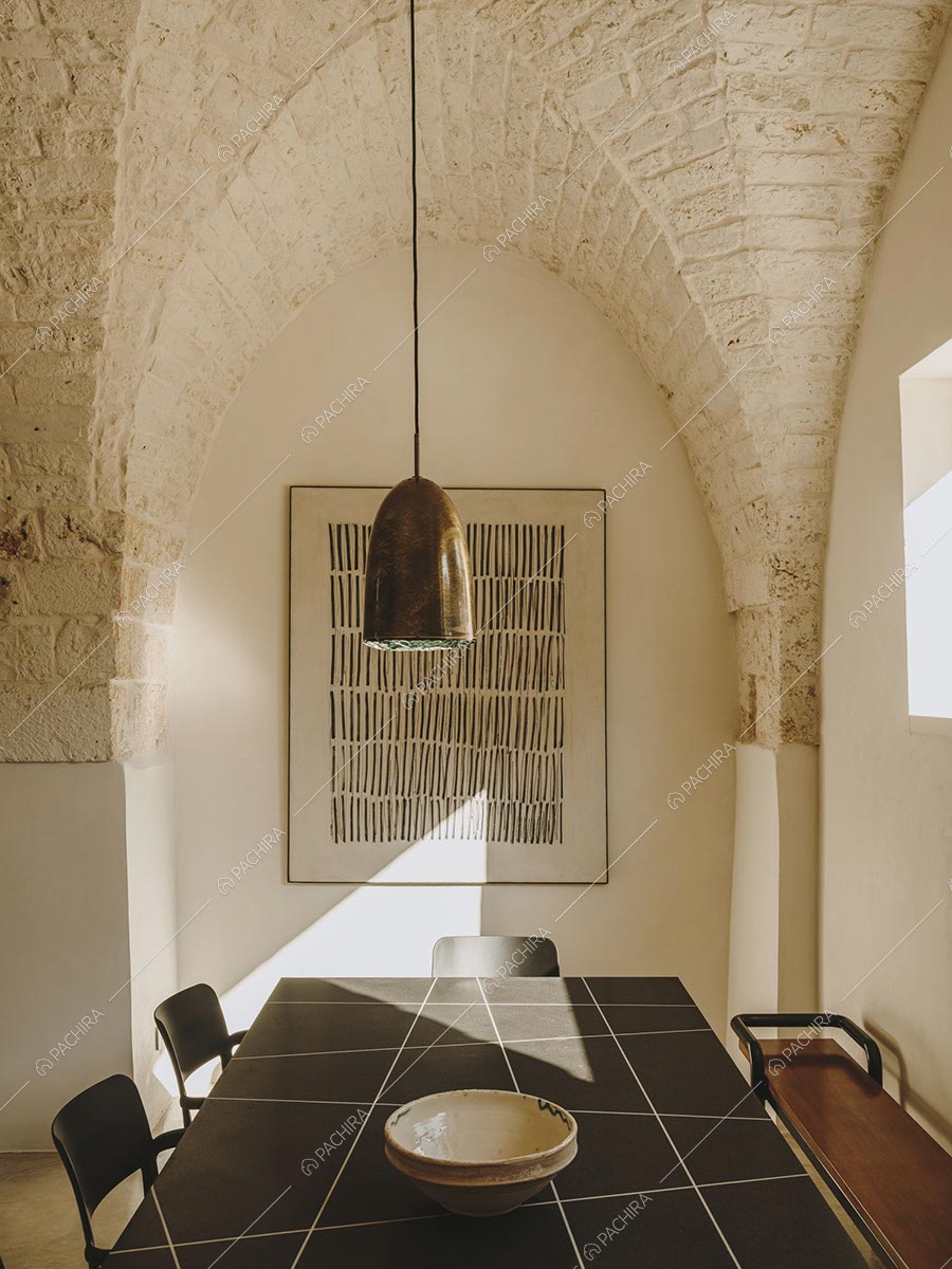 Sala da pranzo della villa in stile contemporaneo Kara, location per shooting a Brindisi