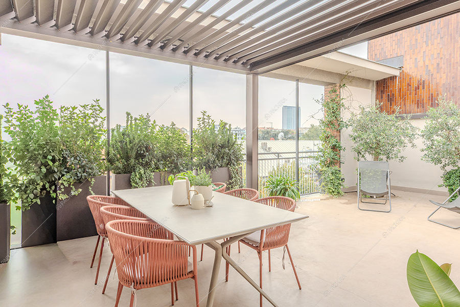 Terrazza dell'attico Celestina, location in stile contemporaneo a Milano