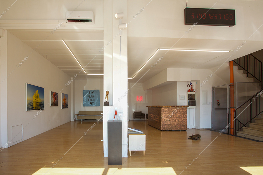 Sala dello spazio espositivo Paranà, location in stile minimal a Roma