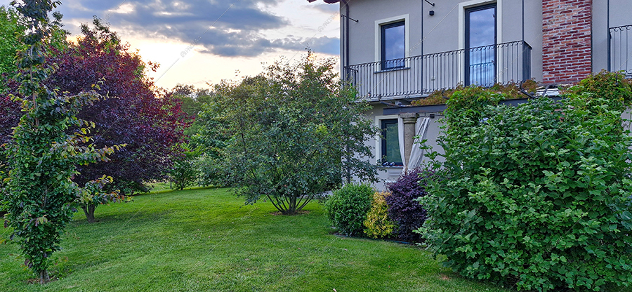Giardino della villa Jaspis, location in stile moderno a Novara