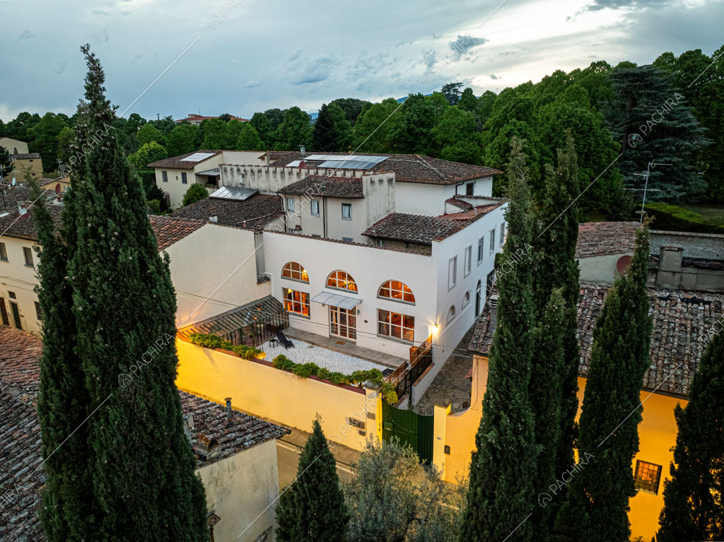 Esterni della villa Variscite, location in stile moderno a Firenze