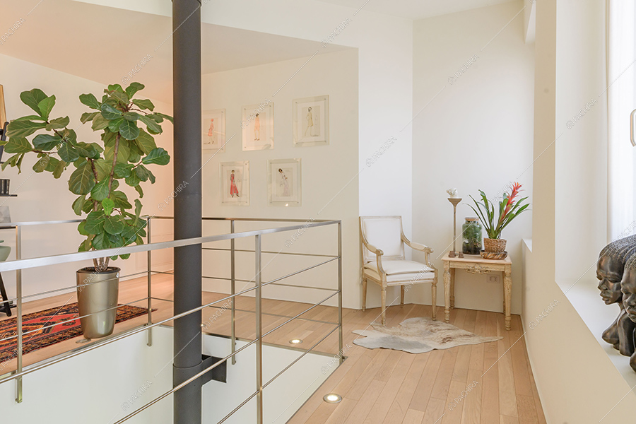 Corridoio della villa Nilo, location in stile moderno a Milano