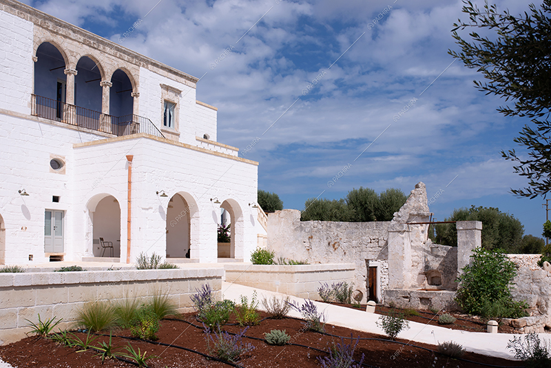 Esterni della masseria Athos, location in stile rustico a Brindisi