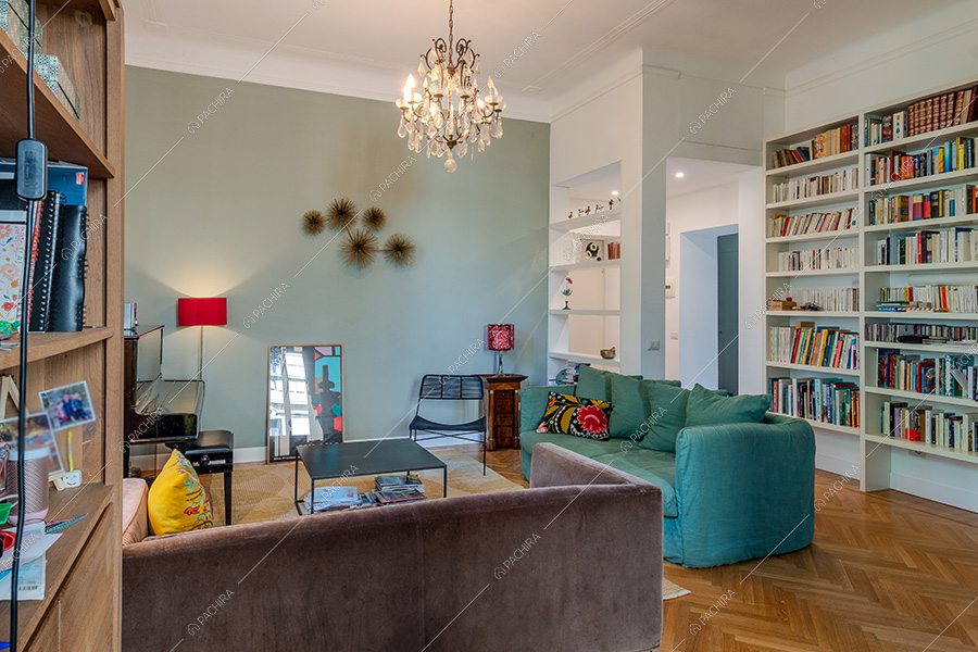 Soggiorno dell'appartamento Andira, location moderna per shooting a Milano