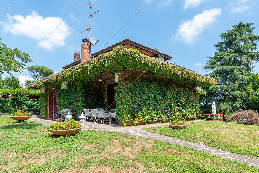 Esterni della villa Adige, location in stile contemporaneo a Monza
