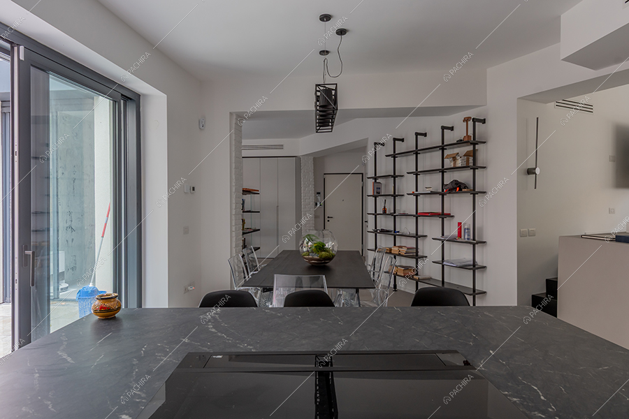 Cucina del loft Ob, location in stile moderno a Milano