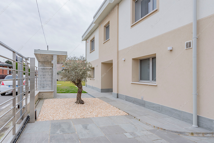 Esterni della villa Morava, location in stile moderno a Milano